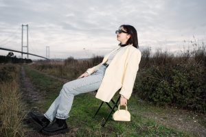我的第一個女斜孭袋：從實用到潮流嘅溫暖回憶